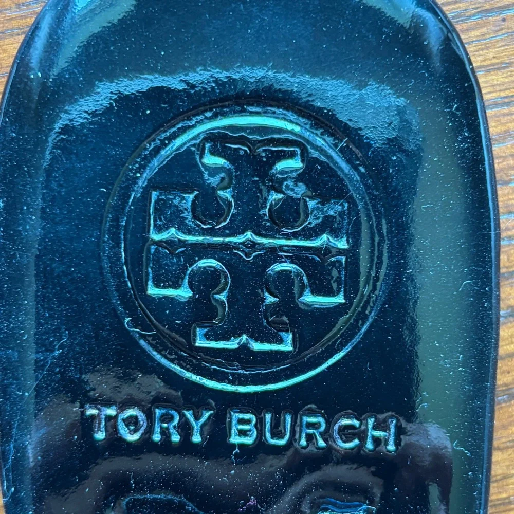 Tory Burch Women's Miller Black Patent Leather Thong Logo Medallion Sandals 5